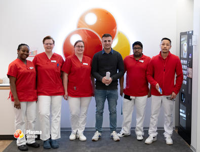 Plasma Service Europe 726 x 552 px PSE Köln Wiener Platz Unser Team an der Rezeption